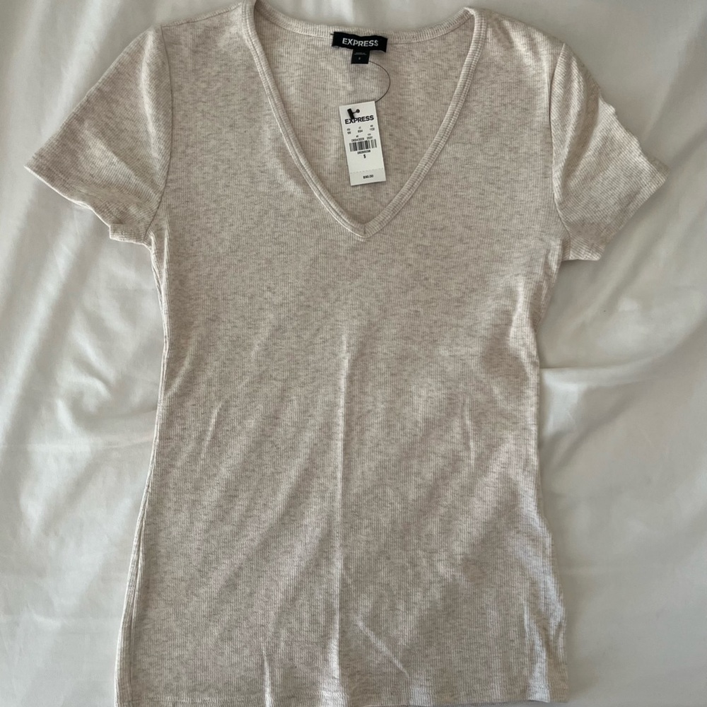 ❣️ CASUALLY CUTE BRAND NEW EXPRESS TOP ❣️